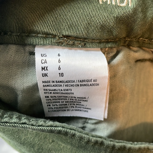 American Eagle green shorts super stretch 2 front pockets and 2 back Sz 6 - Picture 7 of 7